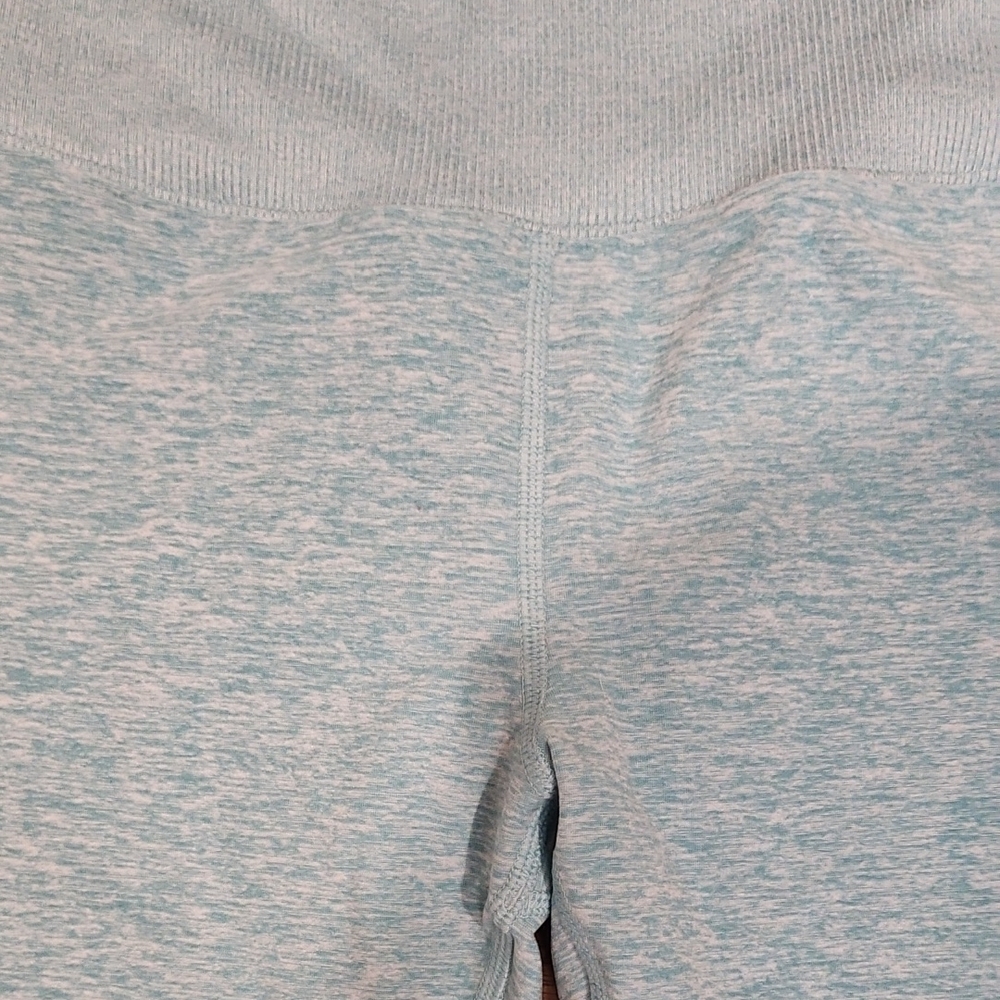 ALO Yoga Women's Sky Blue Leggings - Picture 2 of 6